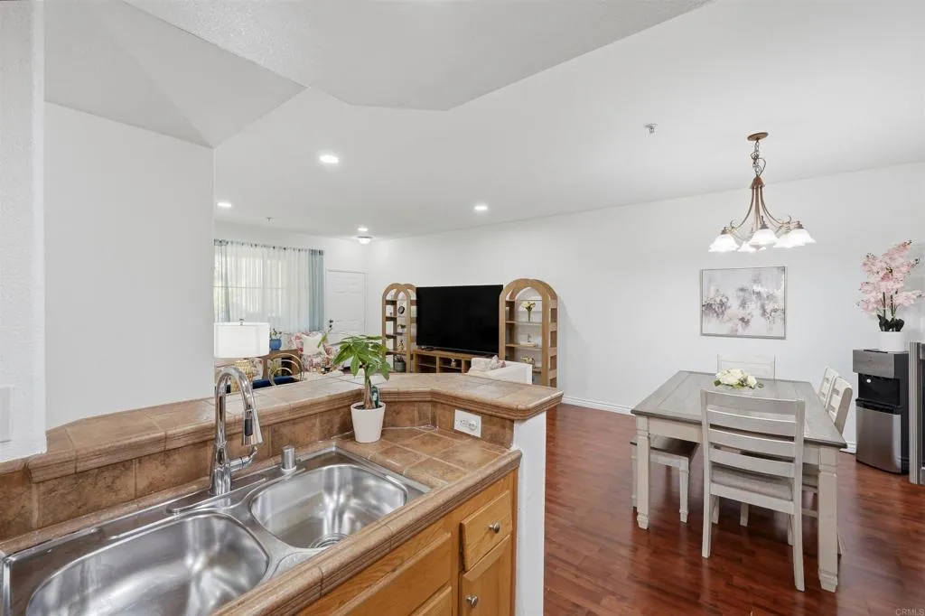 https://cdn.realtyfeed.com/cdn/127/306719196/2714917d7f89b7a1656af86c869c68d9.webp