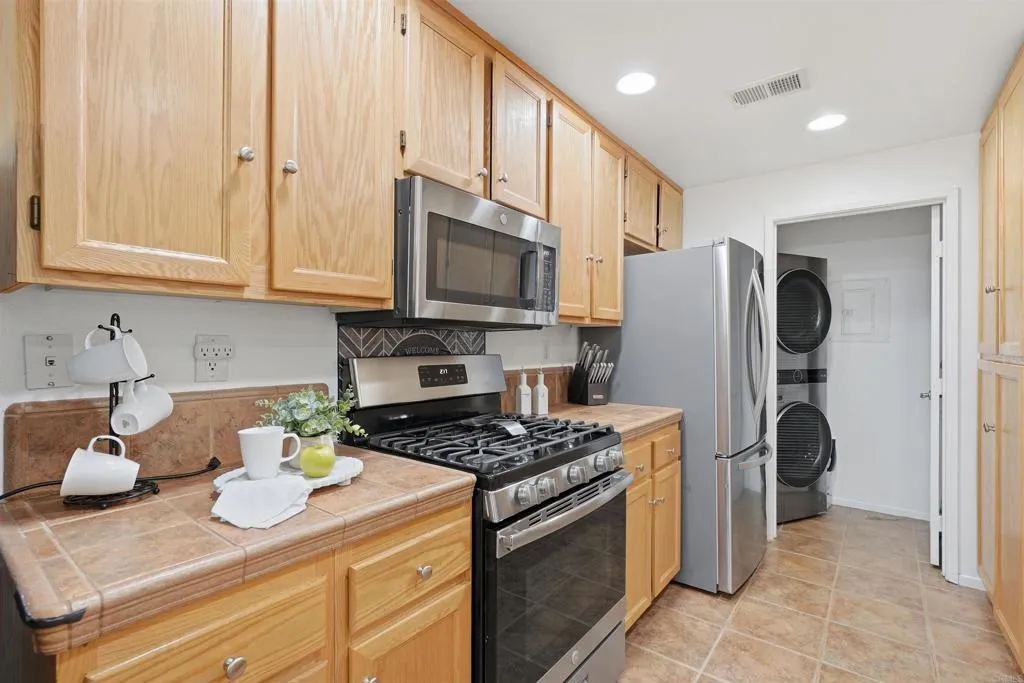 https://cdn.realtyfeed.com/cdn/127/306719196/dc42a50c61e552ce8df73ec029cfb130.webp