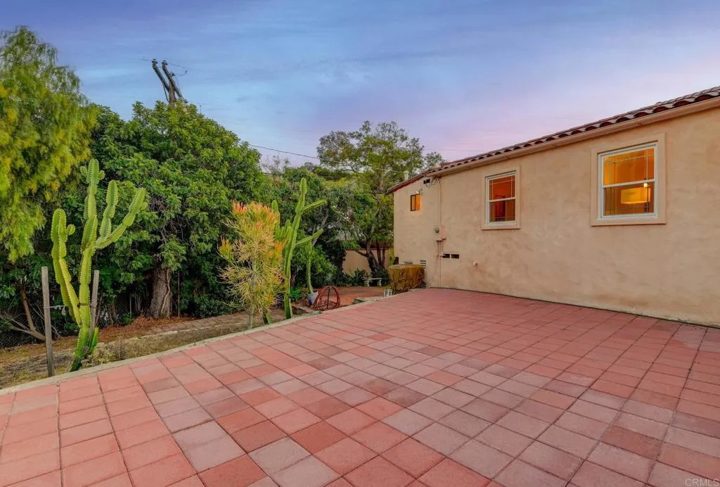 https://cdn.realtyfeed.com/cdn/127/306719200/a70d0fba84121efcbe0c7b2e7ddf8c94.webp