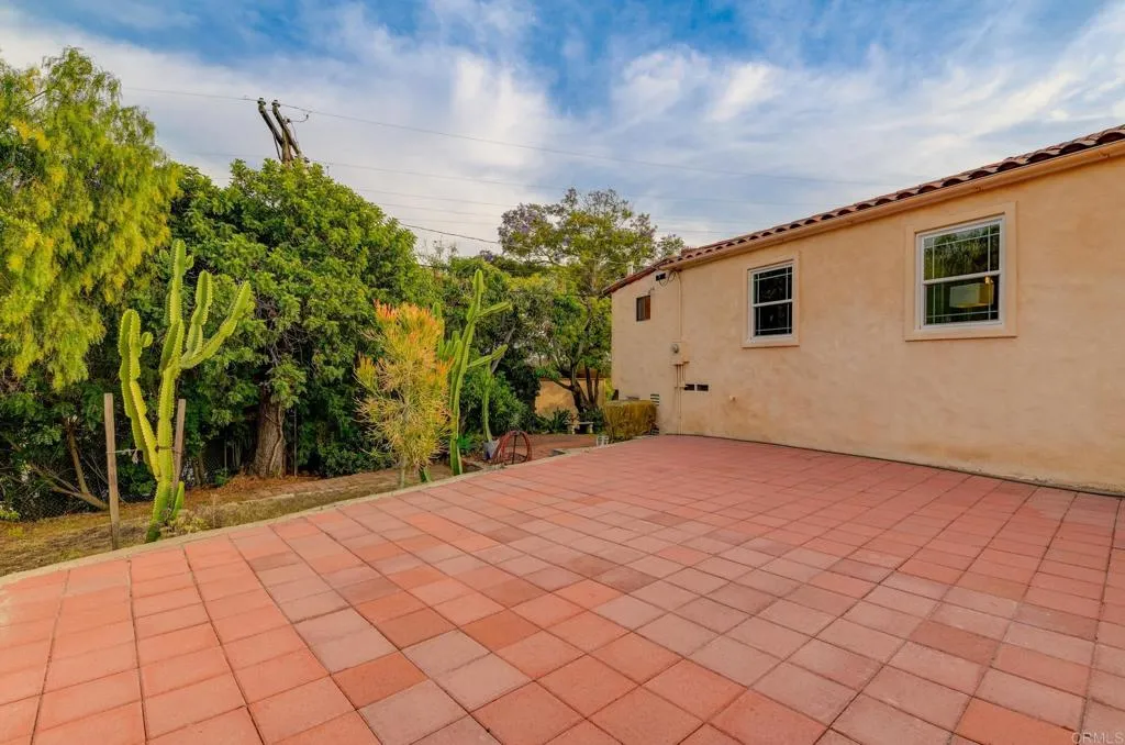https://cdn.realtyfeed.com/cdn/127/306719200/c97f96ce8564fd0194f26abed01caecf.webp