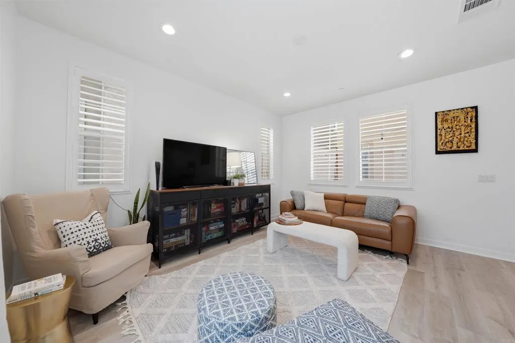 https://cdn.realtyfeed.com/cdn/127/306719234/8d41c80844faff76aa56155f4810f250.webp