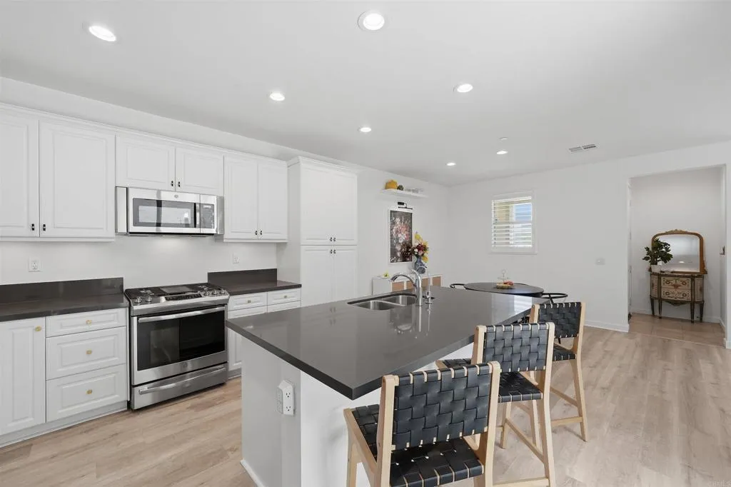https://cdn.realtyfeed.com/cdn/127/306719234/9ce0a3b43c24f1b62342efc09180e731.webp