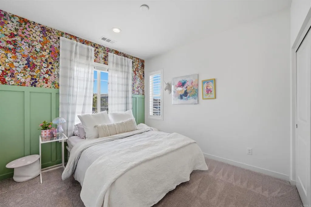 https://cdn.realtyfeed.com/cdn/127/306719234/b28df1df4e5916661442eded076a8439.webp