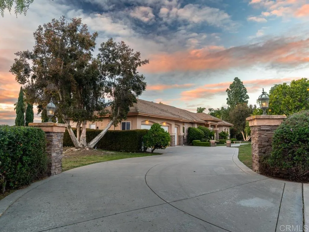 https://cdn.realtyfeed.com/cdn/127/306719237/03ad3770af8aa7fc4237cd1bc0dbe6ee.webp