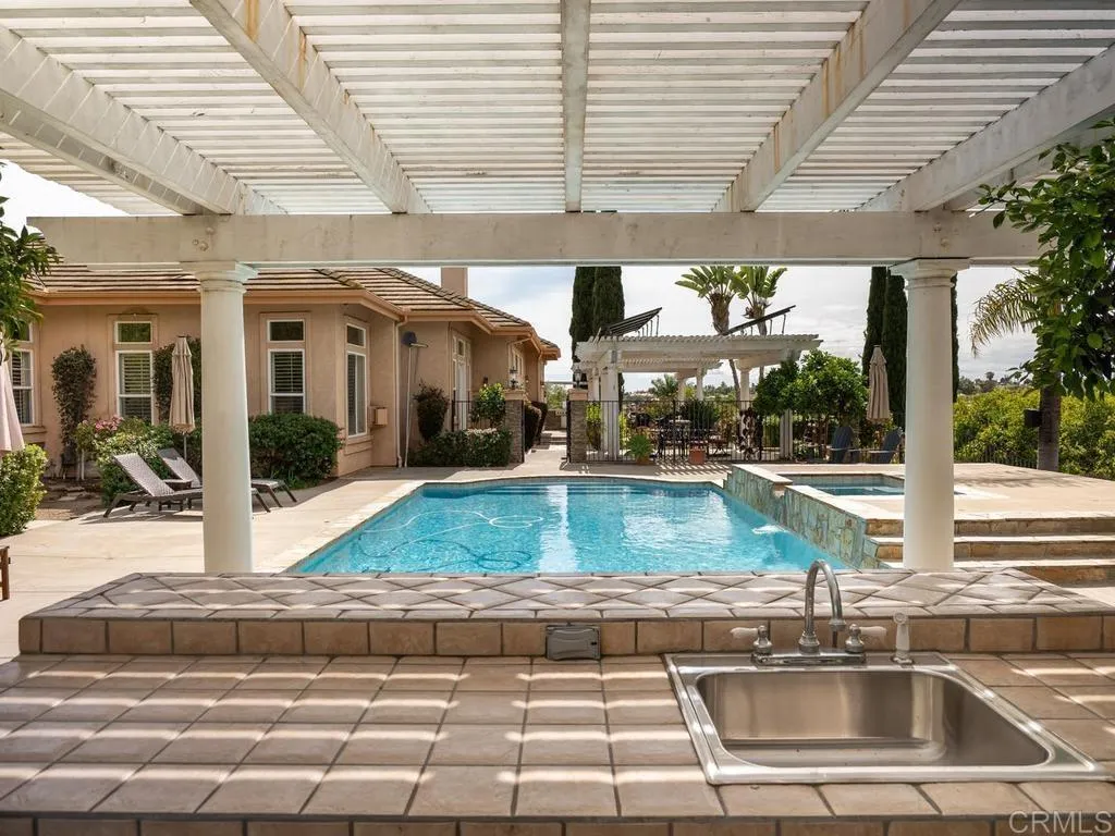 https://cdn.realtyfeed.com/cdn/127/306719237/53f82a32d6a4e4125403ad3b19487241.webp