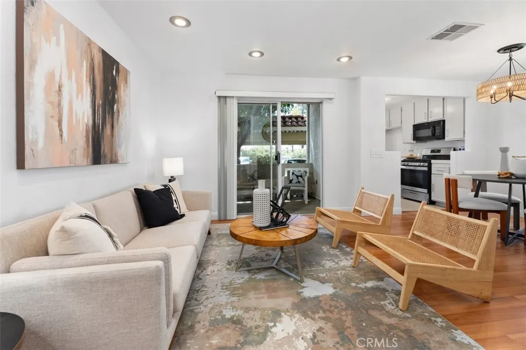Photo #12: SW26104279 Listing: Photo #12