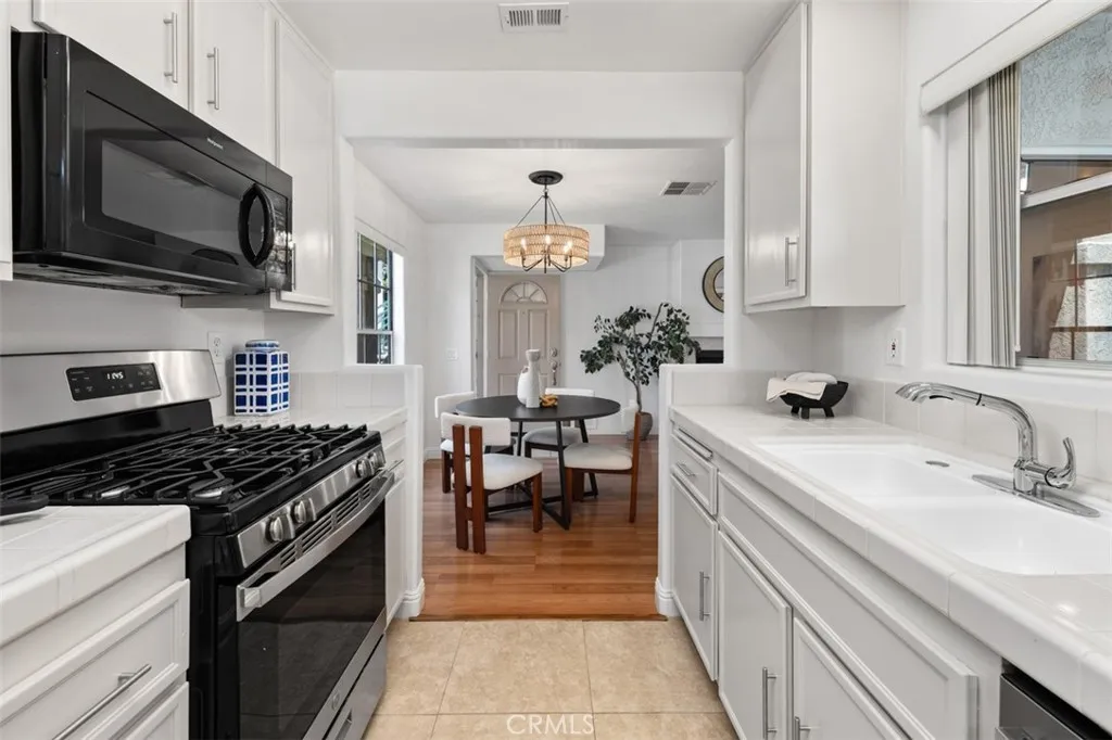 Photo #3: SW26104279 Listing: Photo #3