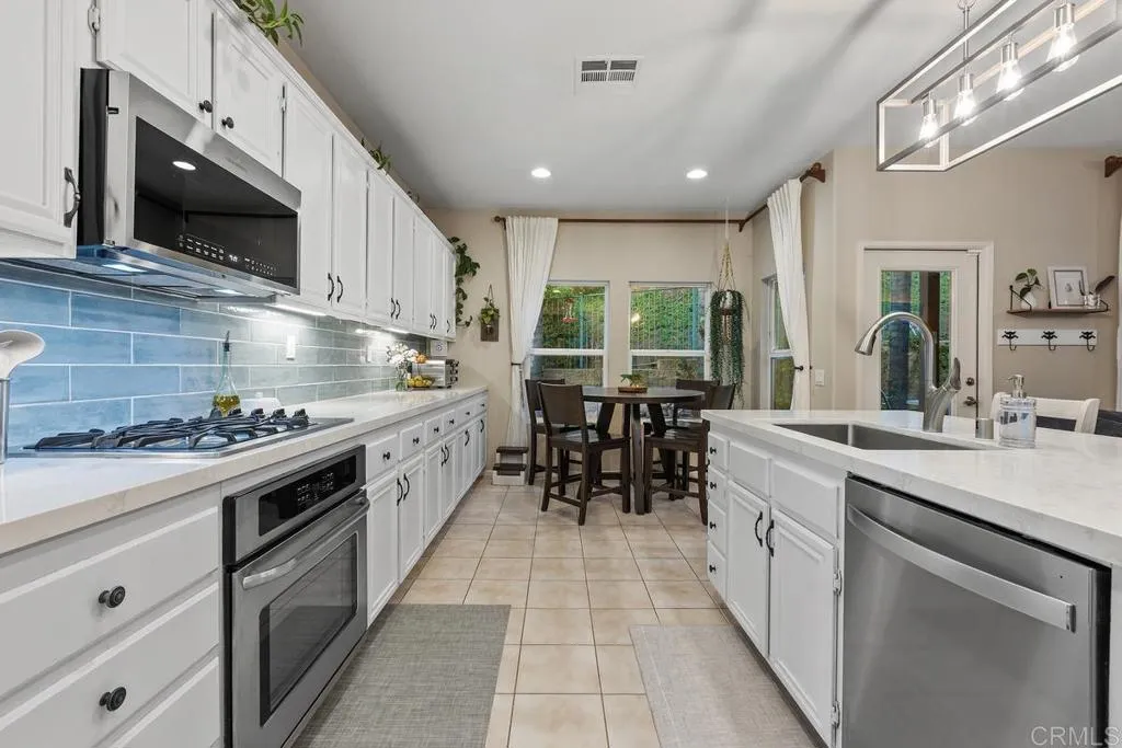https://cdn.realtyfeed.com/cdn/127/306719312/ce30f0fe6920f27530f2cf06a63cef2d.webp