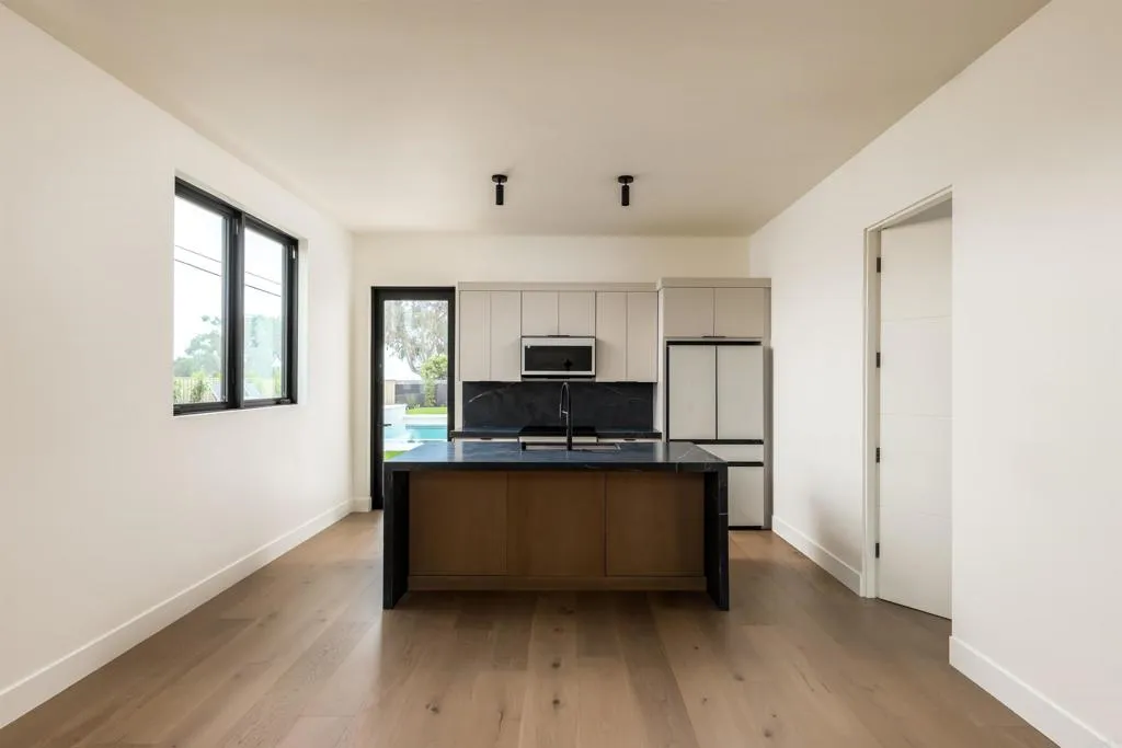 https://cdn.realtyfeed.com/cdn/127/306719362/afe4dd74ec263ed9a0f43acca2abf7f6.webp