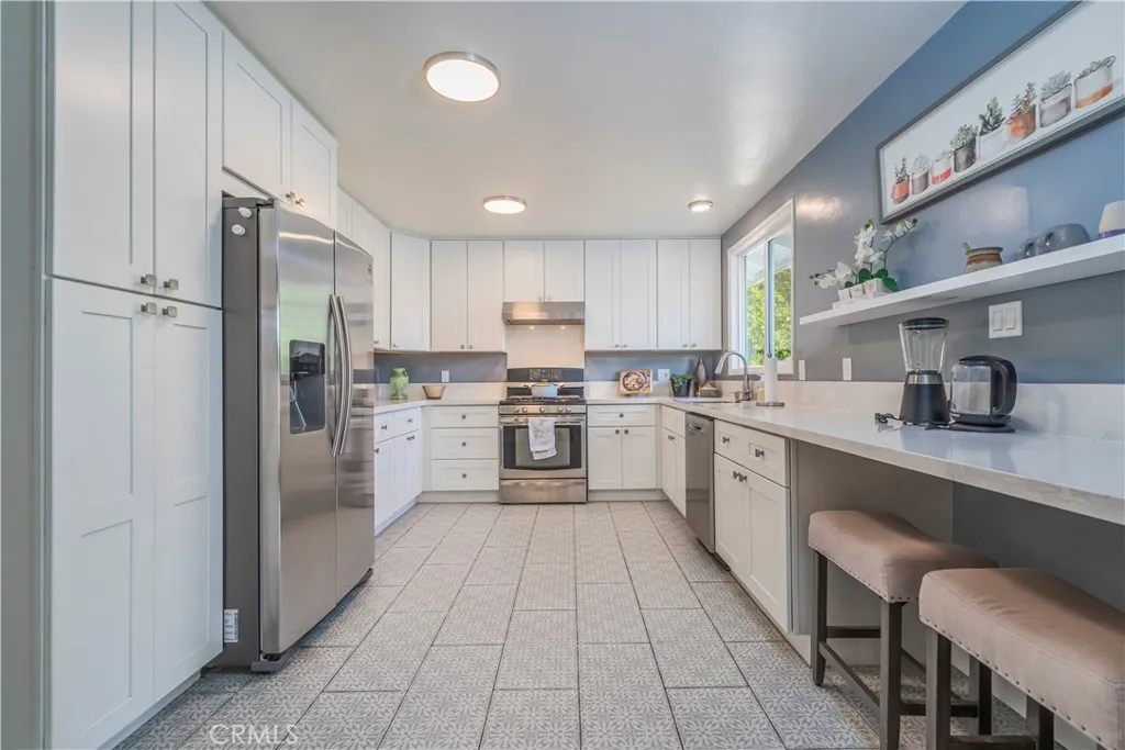 Covina, CA 91723