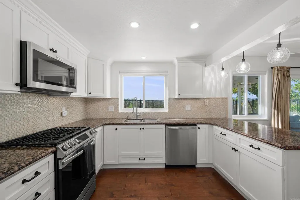 https://cdn.realtyfeed.com/cdn/127/306719442/8a3bf8cfbf1718eb0e6b7b618b6179d8.webp