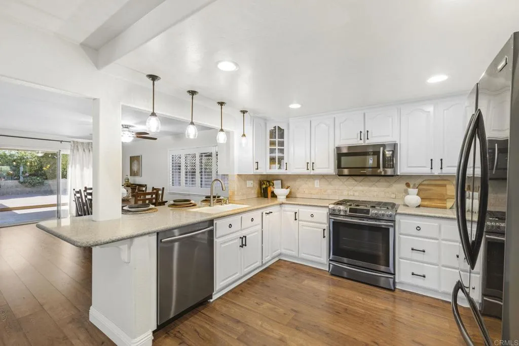 https://cdn.realtyfeed.com/cdn/127/306719443/0a74ef7abf50a269f9824640f3d720f5.webp
