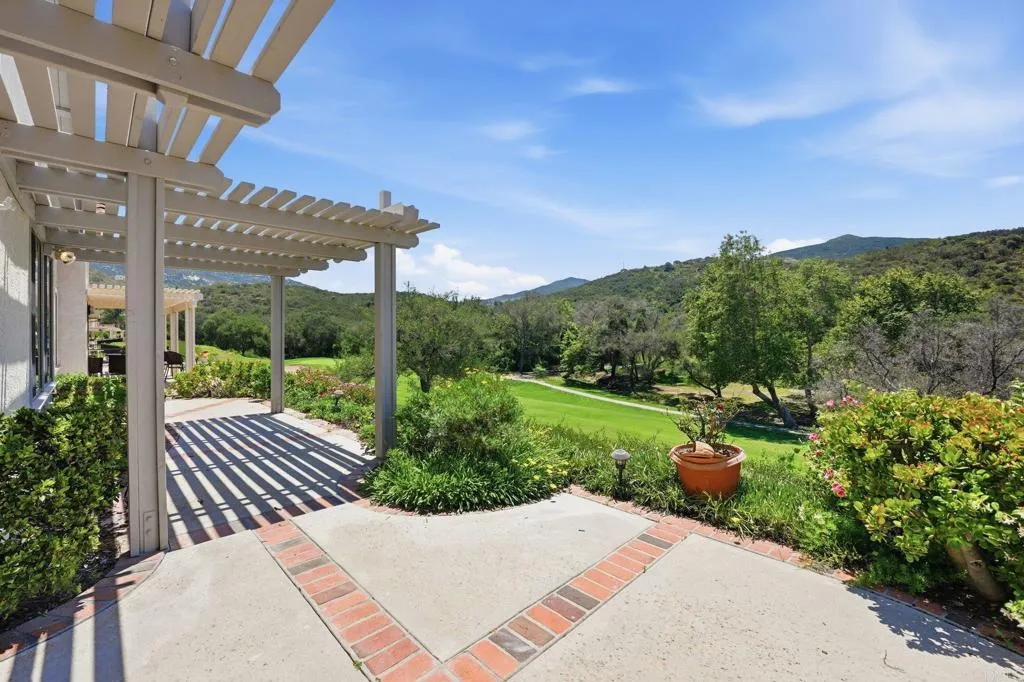 https://cdn.realtyfeed.com/cdn/127/306719489/49669058fc3597cf3c249d9283c419c6.webp
