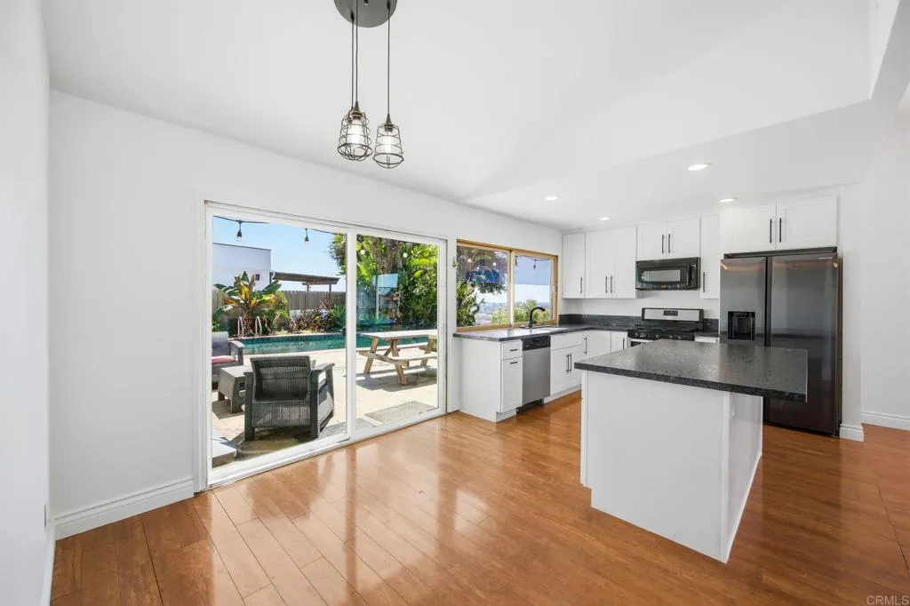 https://cdn.realtyfeed.com/cdn/127/306719505/16ccc52d7cd9b31ebb48a53819a70372.webp
