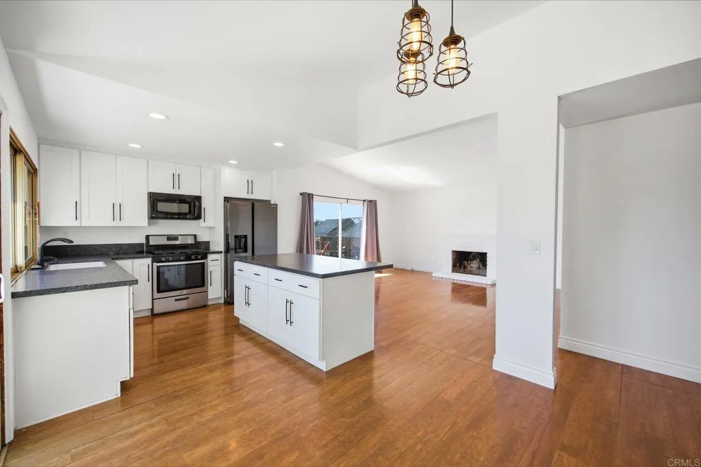 https://cdn.realtyfeed.com/cdn/127/306719505/3d33a3c8375f01c341d130befa04abcc.webp
