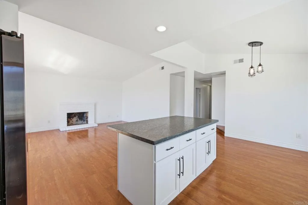 https://cdn.realtyfeed.com/cdn/127/306719505/db8899f0e57684eb50ff036ac1d43b14.webp