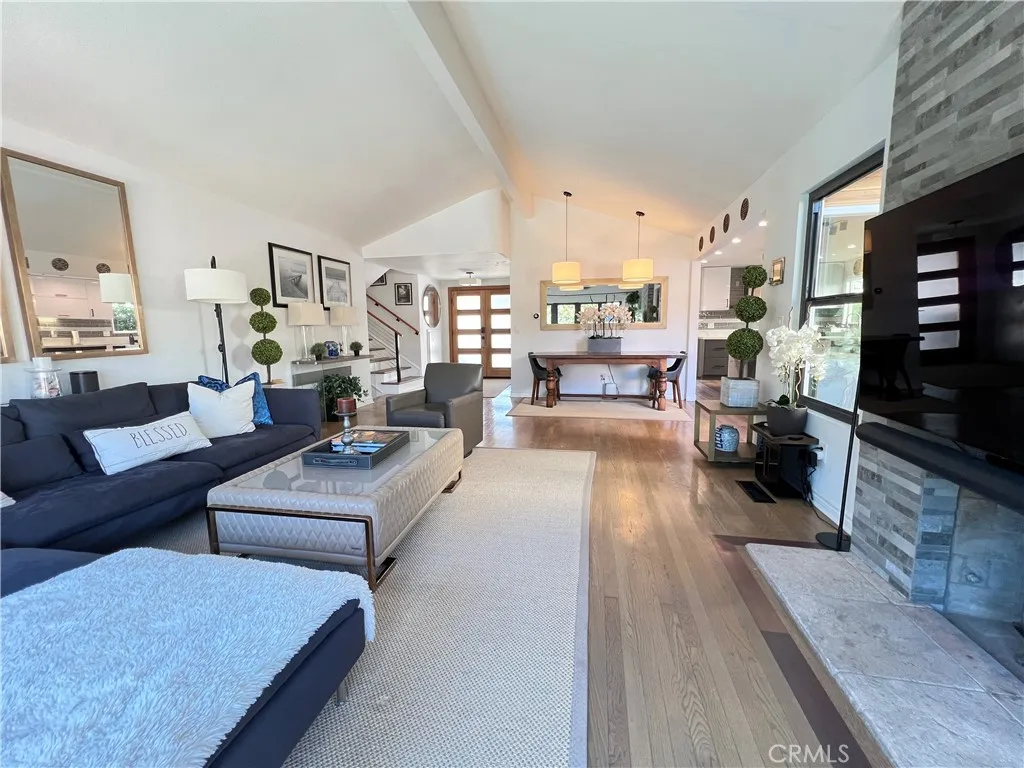 Agoura Hills, CA 91301