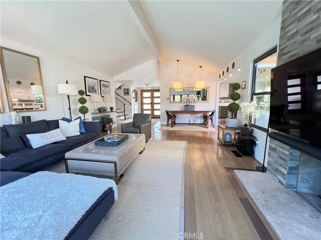 Agoura Hills, CA 91301
