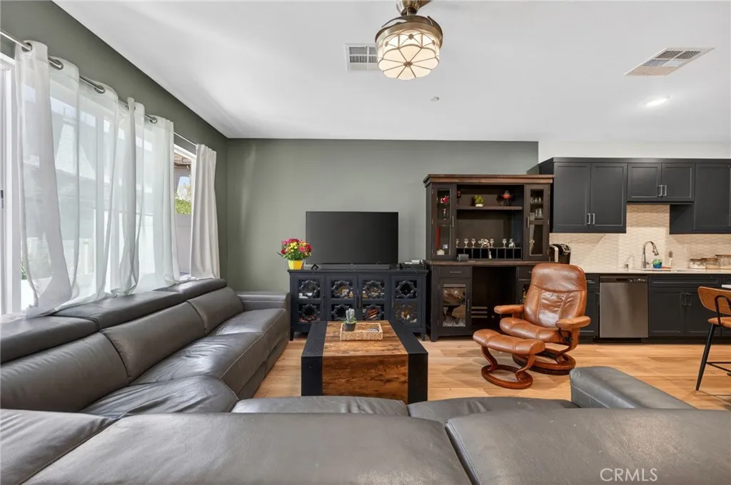 Photo #7: SW26105480 Listing: Photo #7