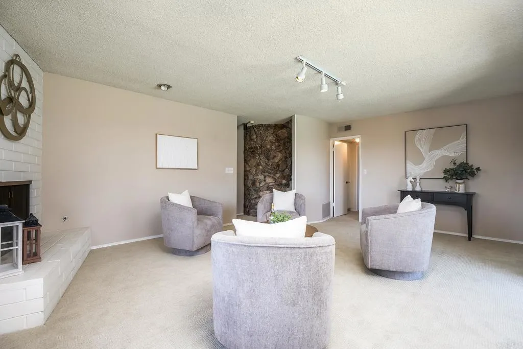 https://cdn.realtyfeed.com/cdn/127/306719586/ced05a8caec5ef973ab21d0462712589.webp