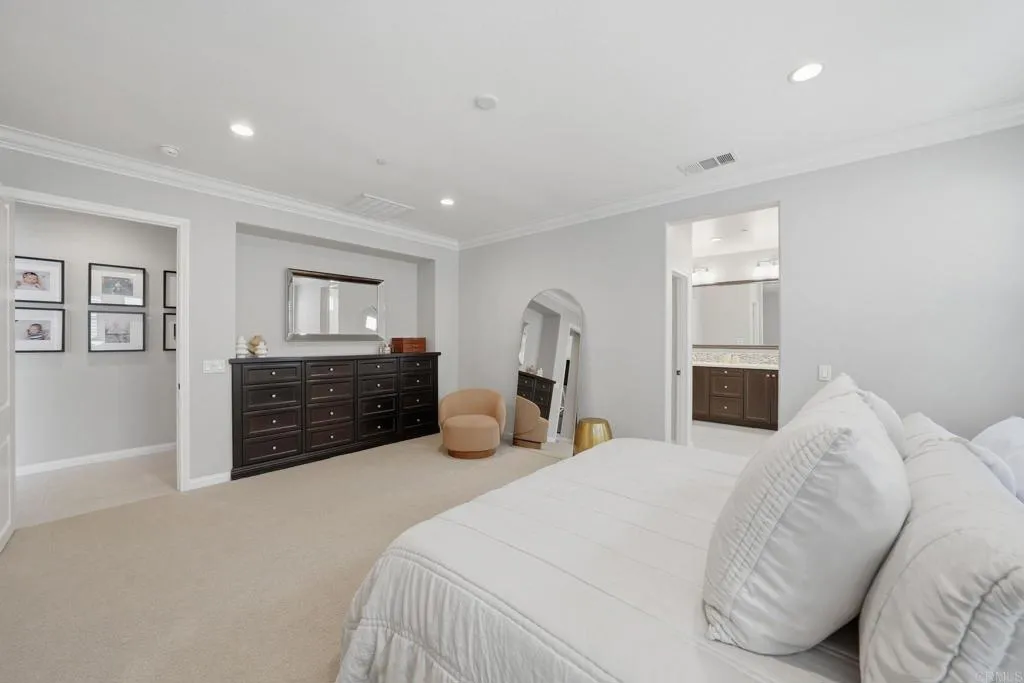 https://cdn.realtyfeed.com/cdn/127/306719601/02f862be763b4d2fb3845ac7b4661386.webp