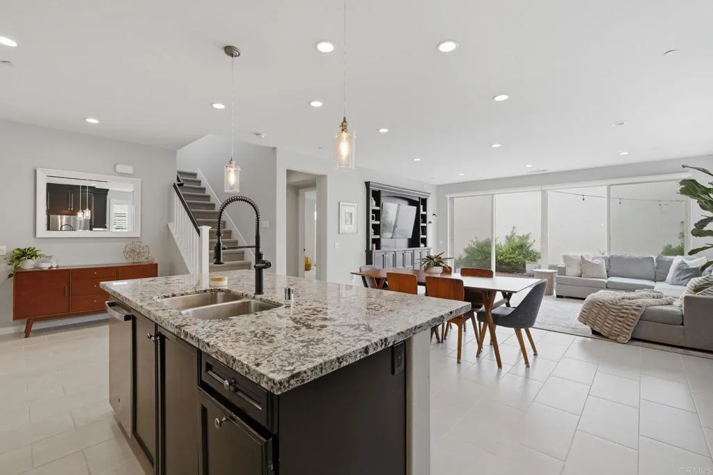 https://cdn.realtyfeed.com/cdn/127/306719601/1b0b4c58a1cc260c12b9464a28443953.webp