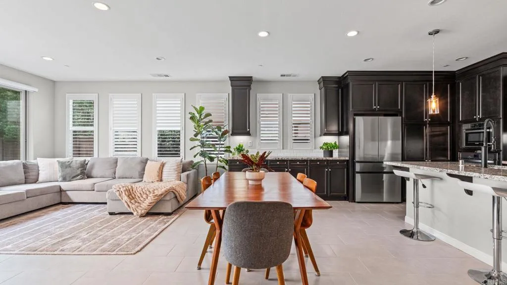 https://cdn.realtyfeed.com/cdn/127/306719601/2d642145b9652bc1bb87b425b29cced5.webp