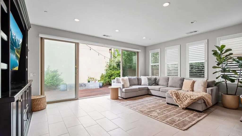 https://cdn.realtyfeed.com/cdn/127/306719601/30468afe7fea0002e2875d4f79b3ce7e.webp