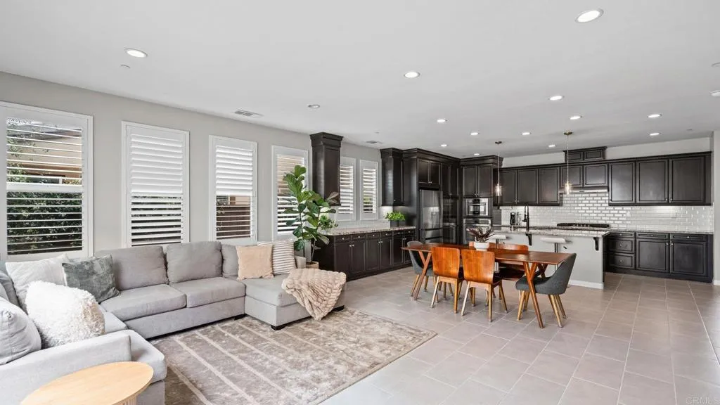 https://cdn.realtyfeed.com/cdn/127/306719601/743abf0f69e162bfec5a88c4f0bcb90c.webp