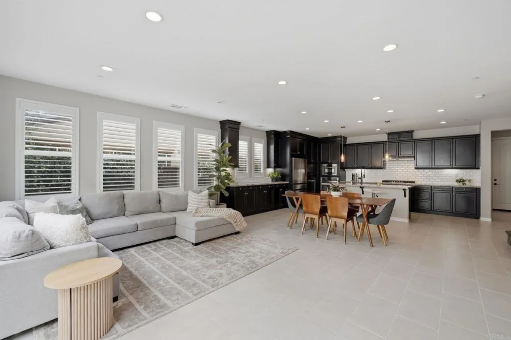 https://cdn.realtyfeed.com/cdn/127/306719601/f7f0763aa09ca6a68d28301f63c1b34c.webp