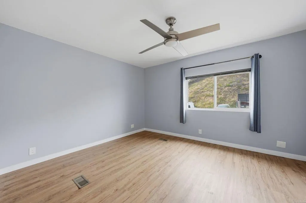 https://cdn.realtyfeed.com/cdn/127/306719653/00dcfa1989856f45f6cefdee89f330de.webp