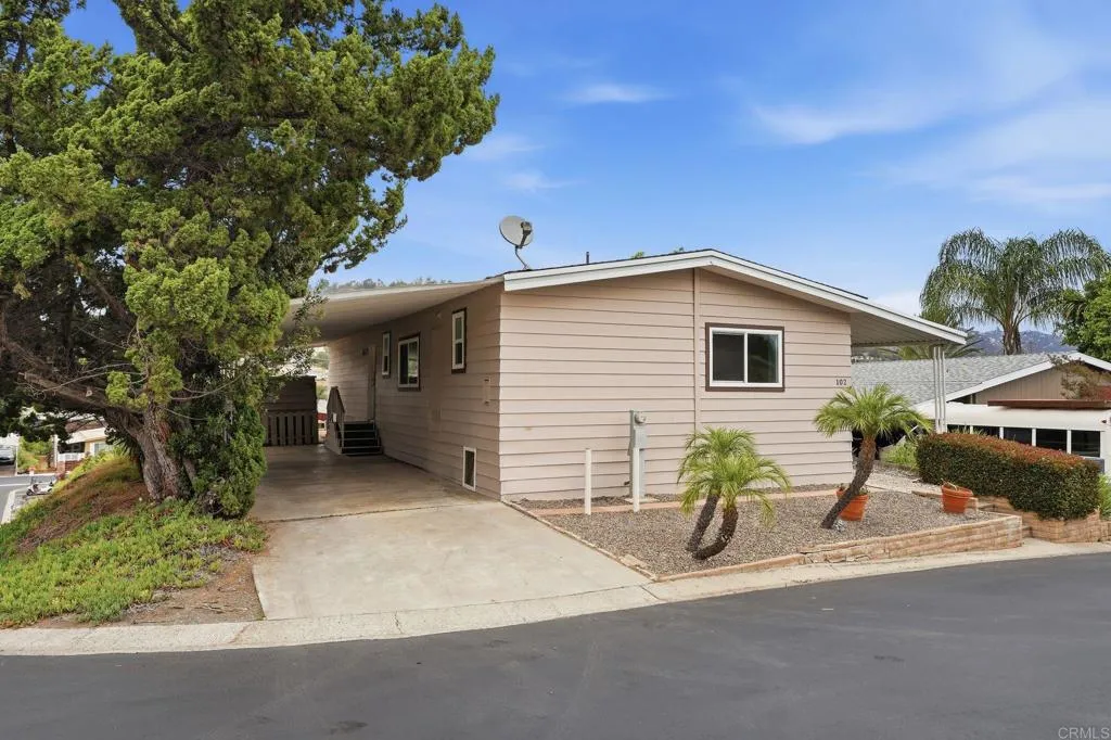 https://cdn.realtyfeed.com/cdn/127/306719653/477697537bd104ee00894d31d360d4de.webp