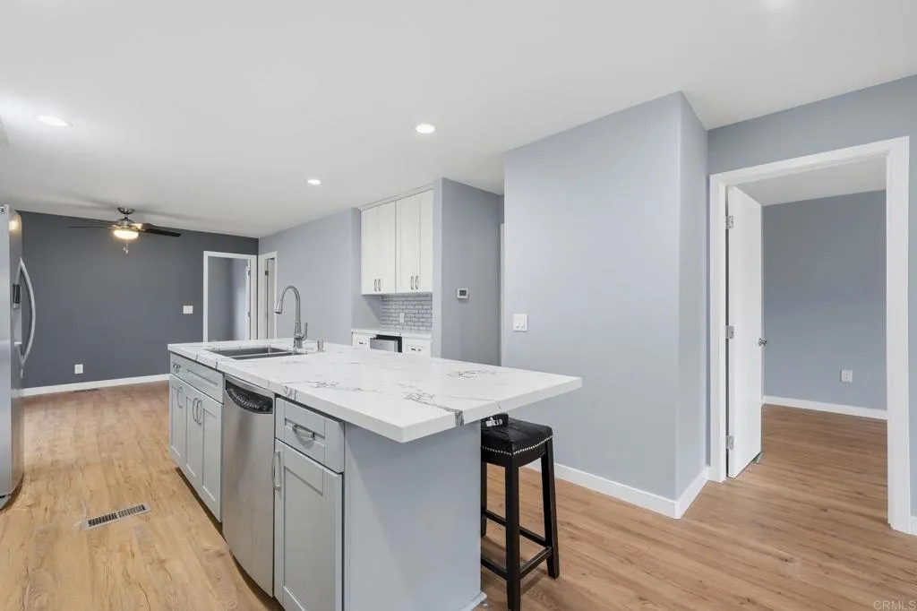 https://cdn.realtyfeed.com/cdn/127/306719653/4db2368852607b1b296f7ec9f6034703.webp