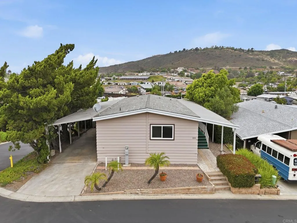https://cdn.realtyfeed.com/cdn/127/306719653/8637d49c17c631e3576d42ed72a385a5.webp