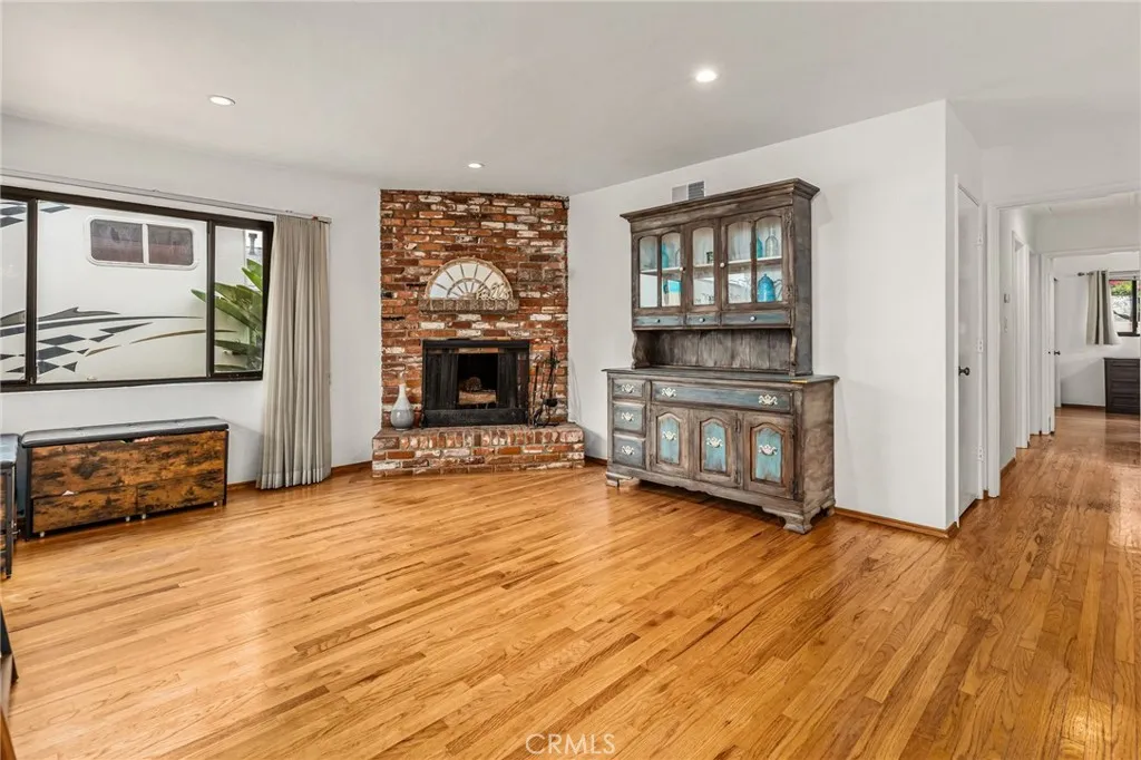 https://cdn.realtyfeed.com/cdn/127/306719701/6ec4f1faf105ef05301a5afc2b6956a0.webp