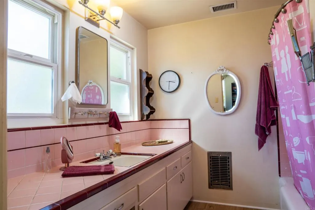 https://cdn.realtyfeed.com/cdn/127/306719721/27db2a0e367df622cd2c71149d65e780.webp