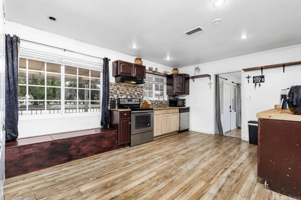 https://cdn.realtyfeed.com/cdn/127/306719756/220360329990a4b7ab6c5c7ae9026561.webp