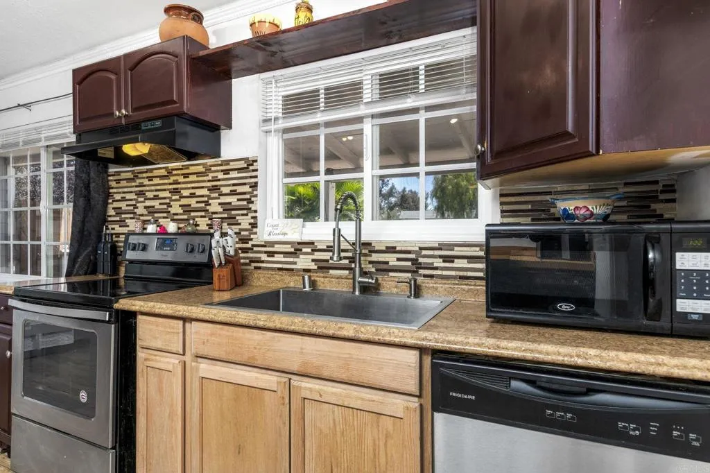 https://cdn.realtyfeed.com/cdn/127/306719756/625ccfe3e142181788dbbc773230b15f.webp