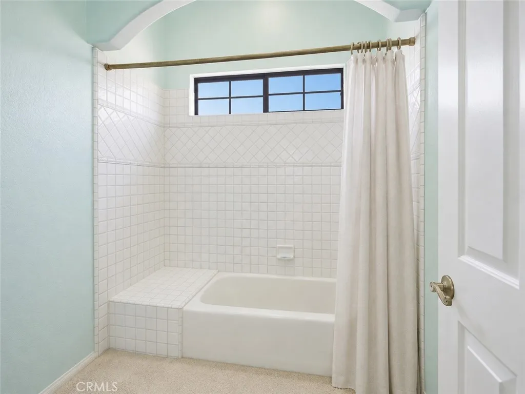 https://cdn.realtyfeed.com/cdn/127/306719758/8ddbd5cce9ac0a11ed3e88ffcc9530d0.webp