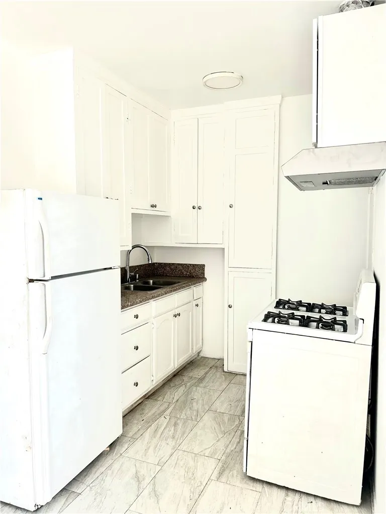 212 South Lake St., Los Angeles, CA 90057 - Photo 4 of 9, Los Angeles, CA