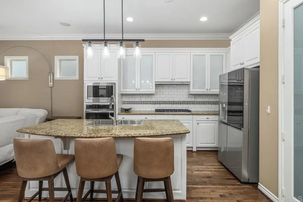 https://cdn.realtyfeed.com/cdn/127/306719926/6fe8fd41a51c208707c90ffe3016dbf3.webp