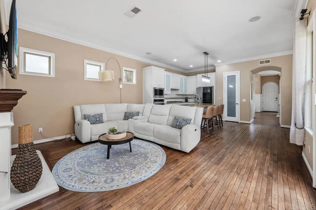 https://cdn.realtyfeed.com/cdn/127/306719926/caa1724d082a3d133cbeebc7691bb0f9.webp