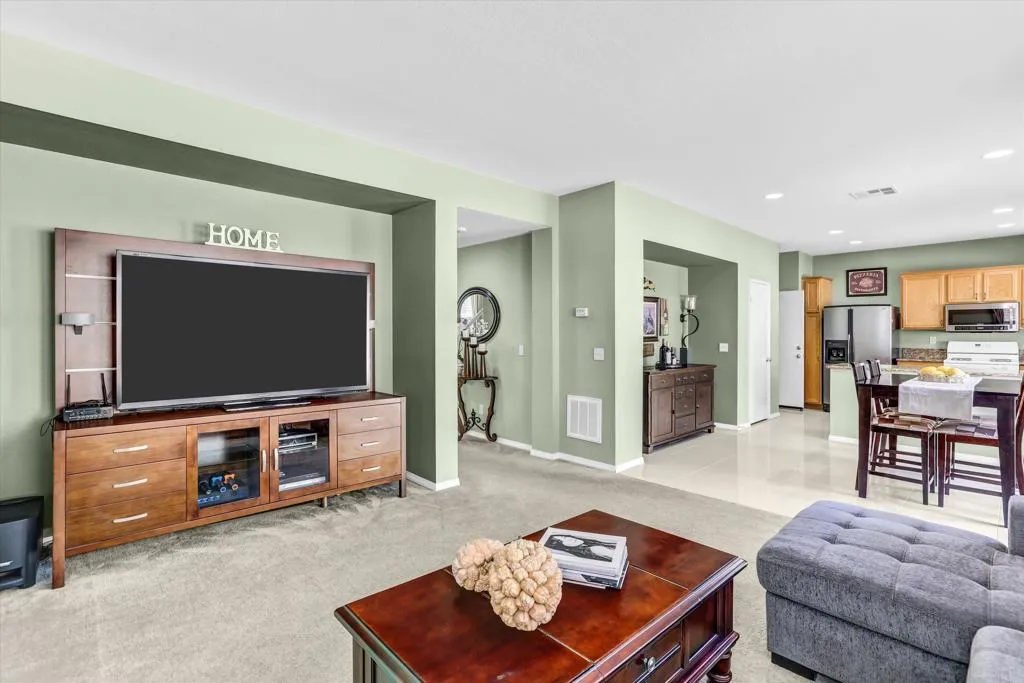 https://cdn.realtyfeed.com/cdn/127/306719934/7cd5fb6e31cfc58e890cc9b9e0f8633c.webp