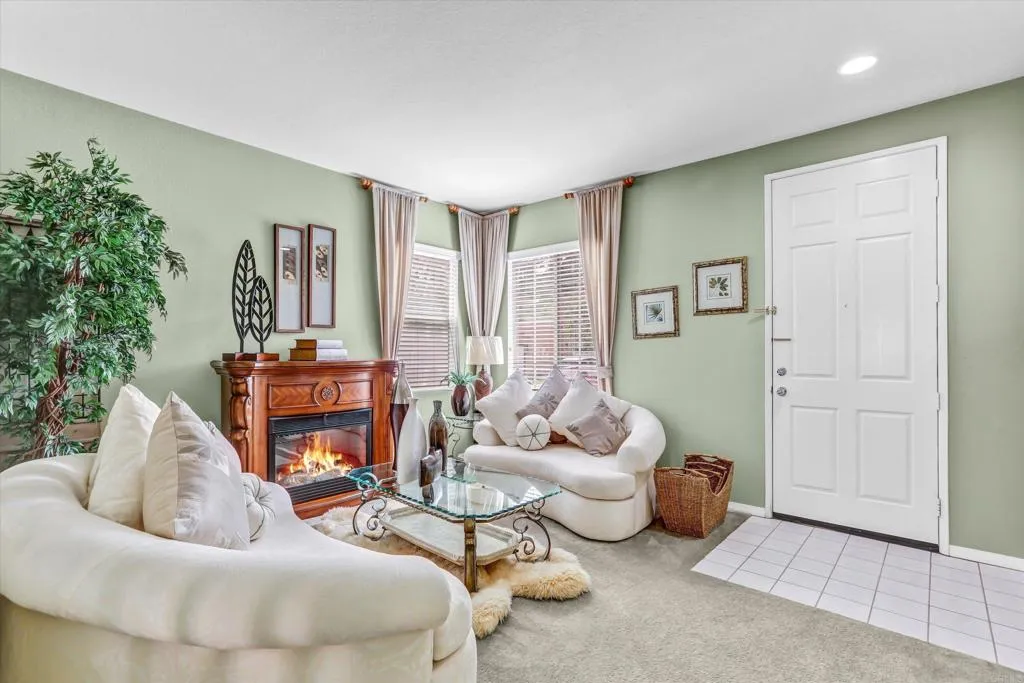 https://cdn.realtyfeed.com/cdn/127/306719934/dc560b281d800377cae167201520bc32.webp