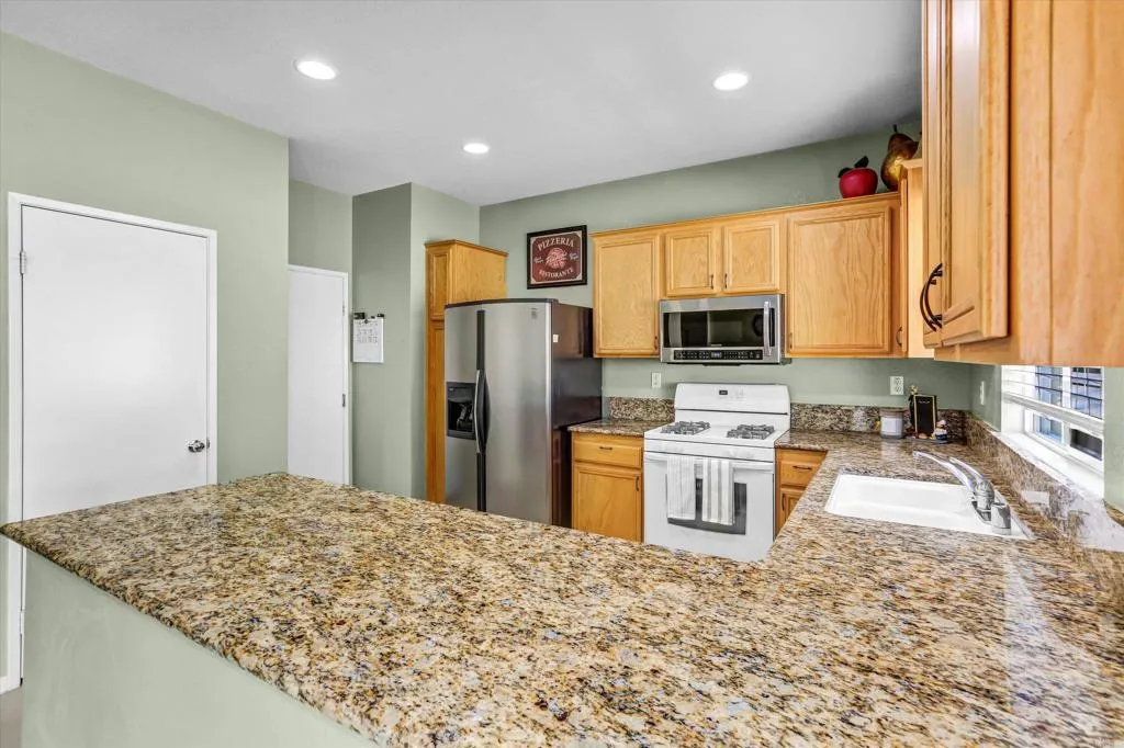 https://cdn.realtyfeed.com/cdn/127/306719934/e82d1f48fe881c5dc6318686044a4587.webp