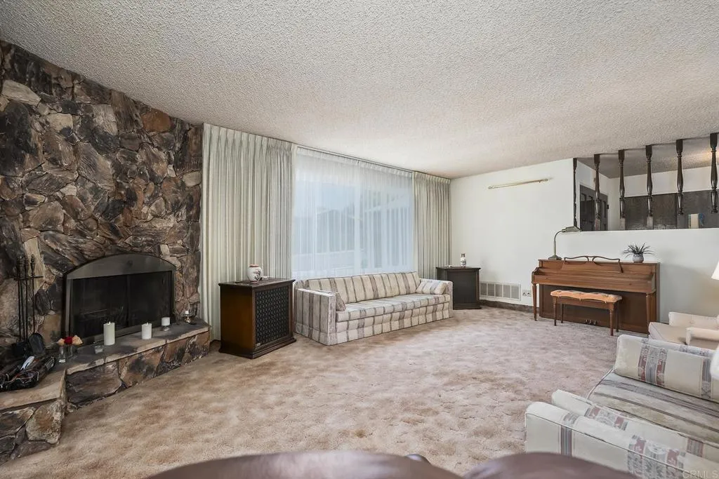 https://cdn.realtyfeed.com/cdn/127/306720008/33b0c4335e96ddbfb3b1d4a454ea83a7.webp