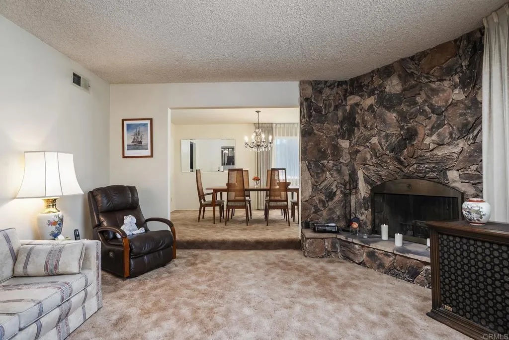 https://cdn.realtyfeed.com/cdn/127/306720008/f60a4fbee7c34f13d5cba9b1152b2080.webp