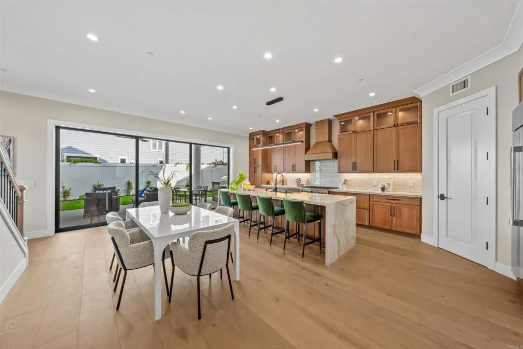 https://cdn.realtyfeed.com/cdn/127/306720017/54f48dabb207b00320c50e6ca0680185.webp