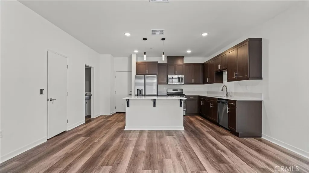 https://cdn.realtyfeed.com/cdn/127/306720023/769a7c5464e87a7dfe120358523e26d7.webp