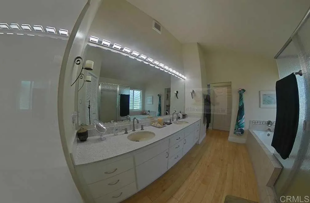https://cdn.realtyfeed.com/cdn/127/306720040/613ebc4f9caa2a678f2518931e7c6b85.webp
